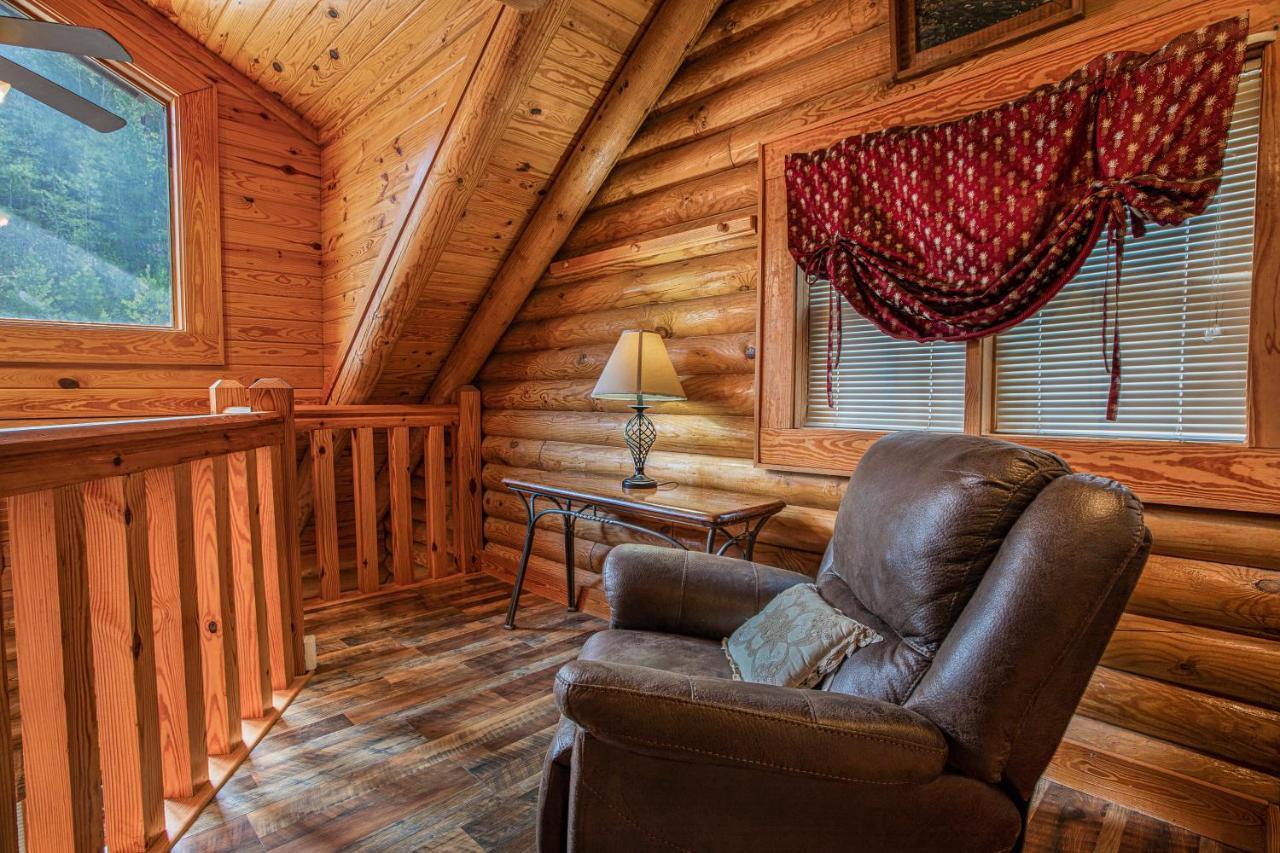 Villa Great Wolf Cabin In Pigeon Forge! Extérieur photo